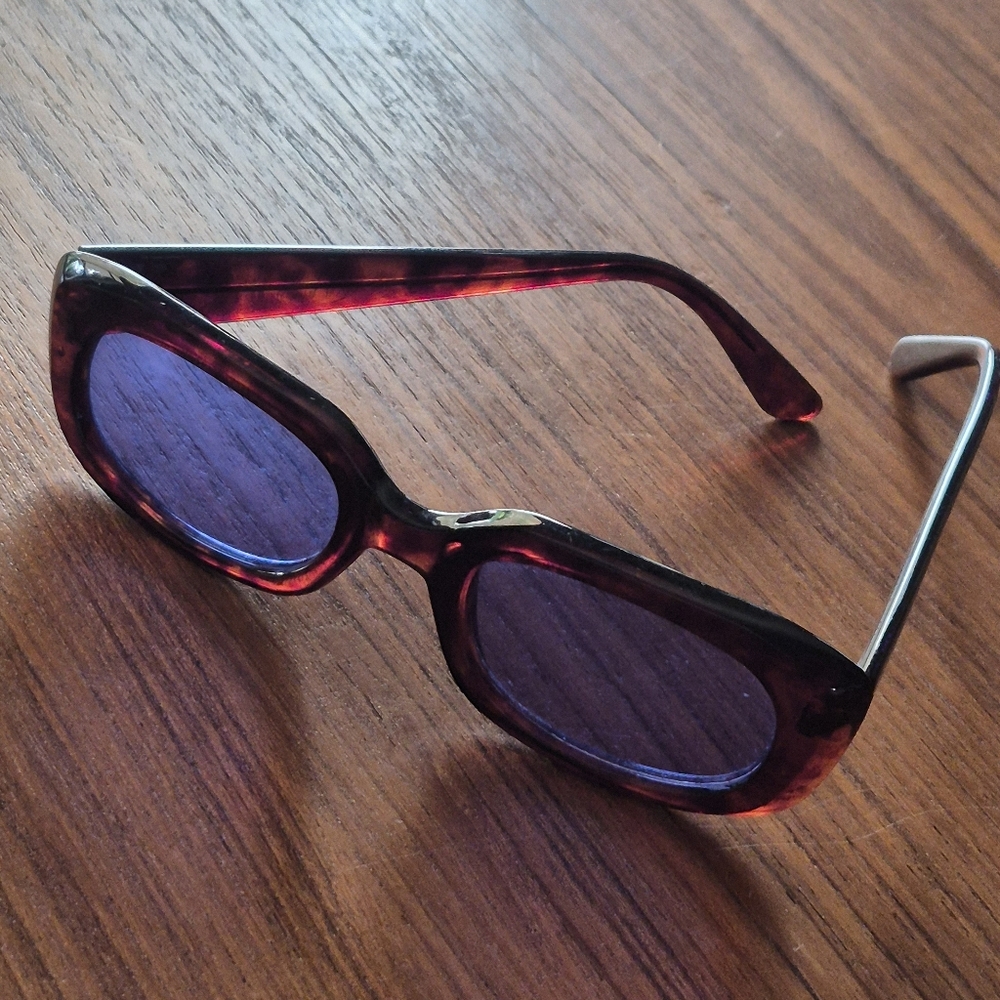 Vintage 90s Retro Mens Sunglasses Blue Lens.